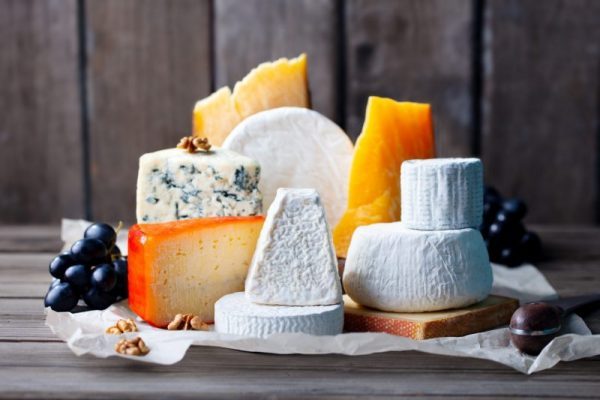 Assortiments de différents fromages